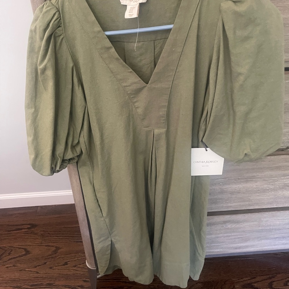 Cynthia Rowley Green Boxy Blouse with Ruffled sleeve dress.